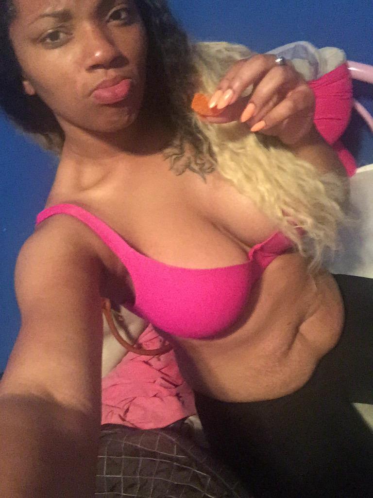 BeautyFul_Erica's tweet photo. Why it takes me so long to get dress 🍊🍉🍅🍔🍕🍗🍝🍟🍦🍤🍨🍧🍭🍬🍸 http://t.co/pkES6CIb8N