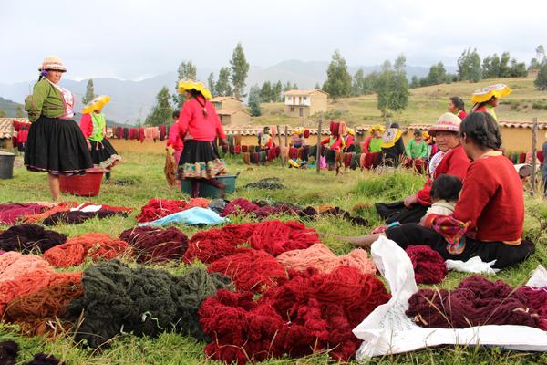 TreadRightOrg's tweet photo. .@CTTCCUSCO employs 500+ ppl working in the 10,000-year-old Andean tradition #LetsTreadRight http://t.co/qkMB3LGGsO http://t.co/wBWZNq3fzf