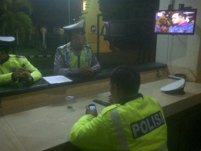 DevrisHermawan's tweet photo. @IndosiarID apel siaga kompi ambi nonton DA 2 di polres banyuwangi# dukung danang ttp jenggirat tangi http://t.co/lBxKjUXfWP