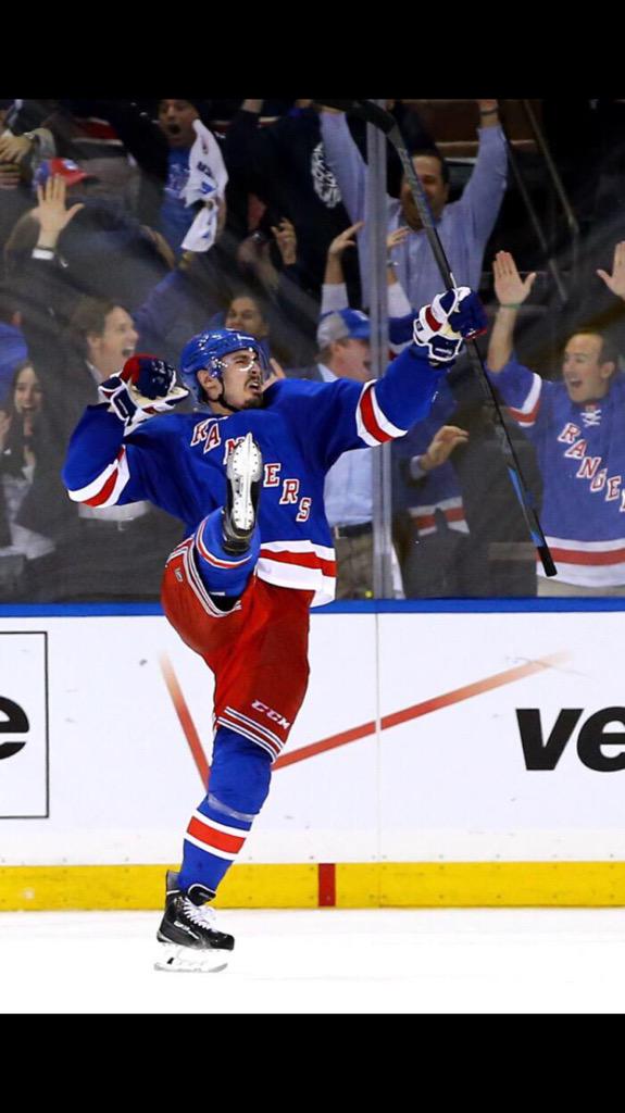 I wanted to wish my boo Chris Kreider a happy birthday. Can I get one of these cellys tonight?  