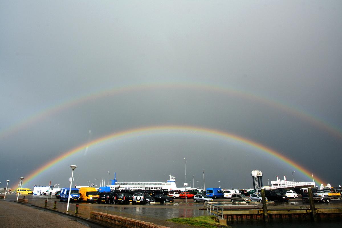 SytseSchoustra's tweet photo. Dubbele regenboog op #Terschelling, een blokje :) http://t.co/eXoH1GtuYk