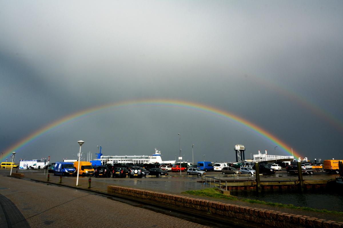 SytseSchoustra's tweet photo. Dubbele regenboog op #Terschelling, een blokje :) http://t.co/eXoH1GtuYk
