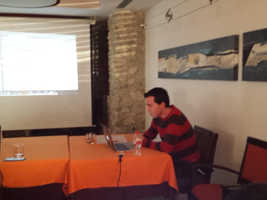 CarolEnLaNube's tweet photo. Jesus is showing how to use #Lightning Process Builder at #GRANADADEVGROUP @SalesforceDevs http://t.co/xPzCoVjHQp