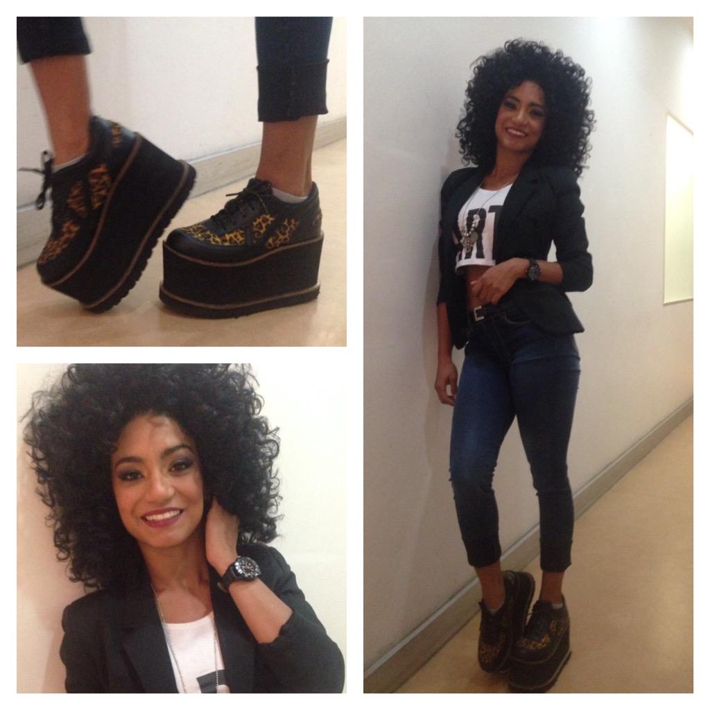 katepma's tweet photo. Jueves!!!!By top @solabylola Jeans @tibetanostore plataformas @karamelhoOK reloj @rubberchic @CGarciaOK @PLunghitano http://t.co/VsJ6iapliD
