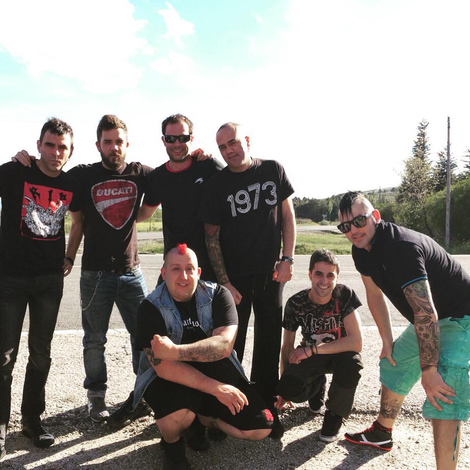 kaotikooficial's tweet photo. Camino al @VinaRockOficial #kaotikoontour #zuzenean #live #ehcalling @kaotikogrupo @xabikaotiko http://t.co/4x6GRKShVG