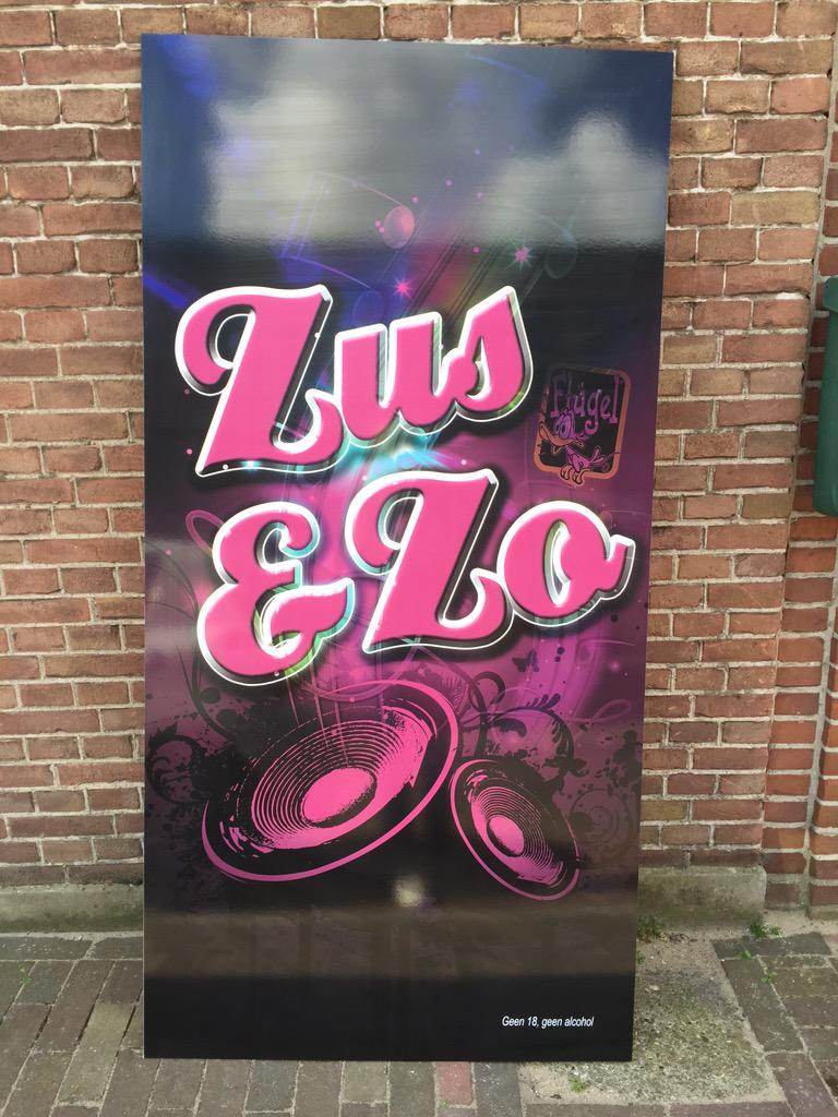 biancabeletter's tweet photo. Trespa borden vv reclame iov flügel voor Cafe zus en zo http://t.co/uL1JvBl7PP