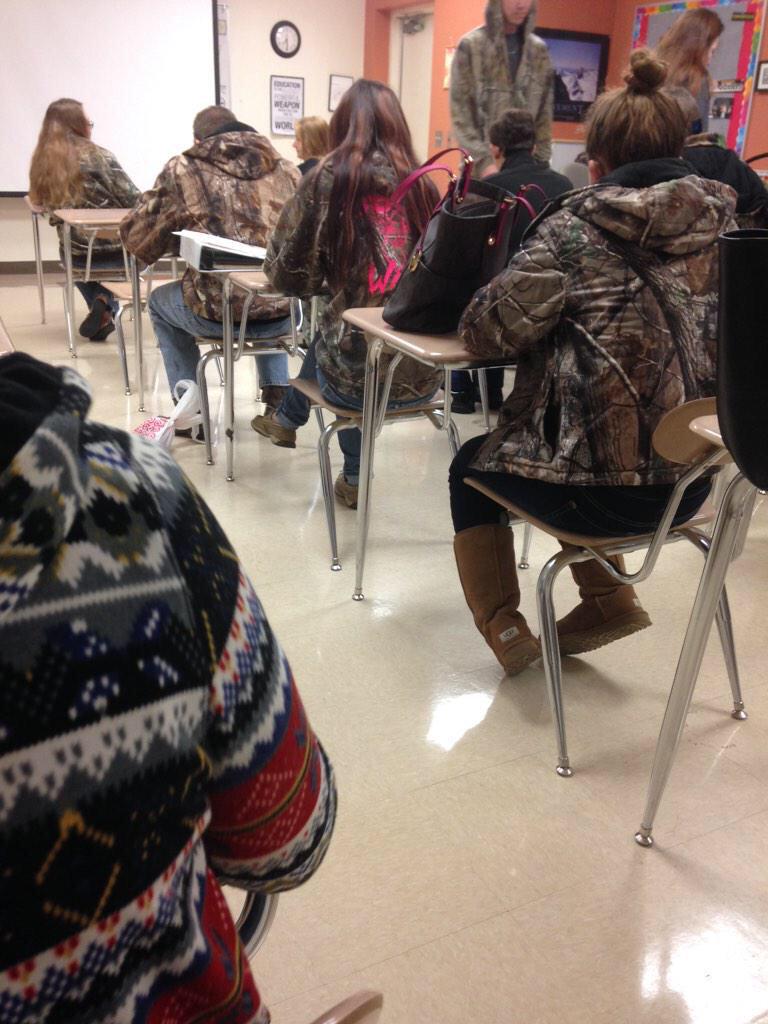 KingCorsini's tweet photo. I hate when you go to class but nobody is there #dvssproblems http://t.co/khYaCw2Oso