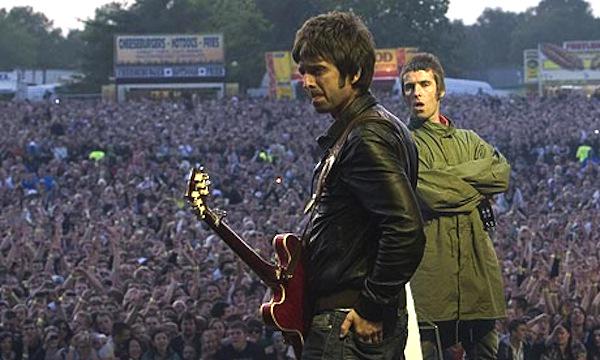 historyofsound's tweet photo. Noel &amp; Liam Gallagher. http://t.co/h9OY6Ij5xk