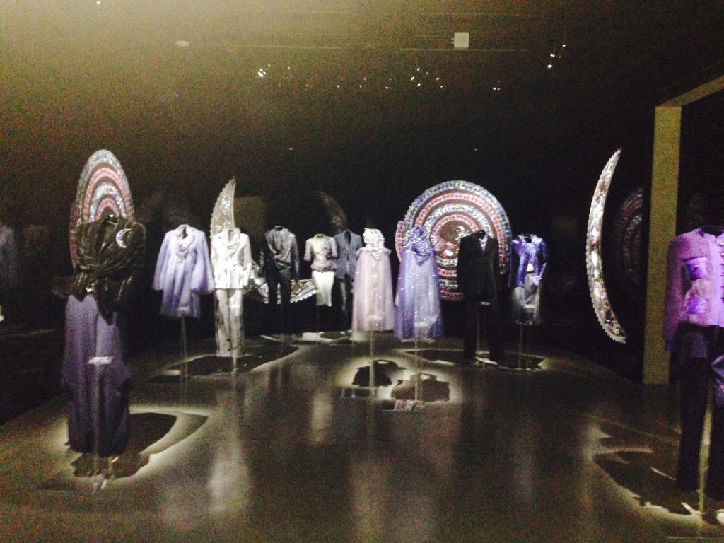 CarolinDendler's tweet photo. #atribute#Mode-Magier Giorgio Armani verzaubert mit seinem @Museum. In Mode: Unruhestand http://t.co/0TcvZIyKRS