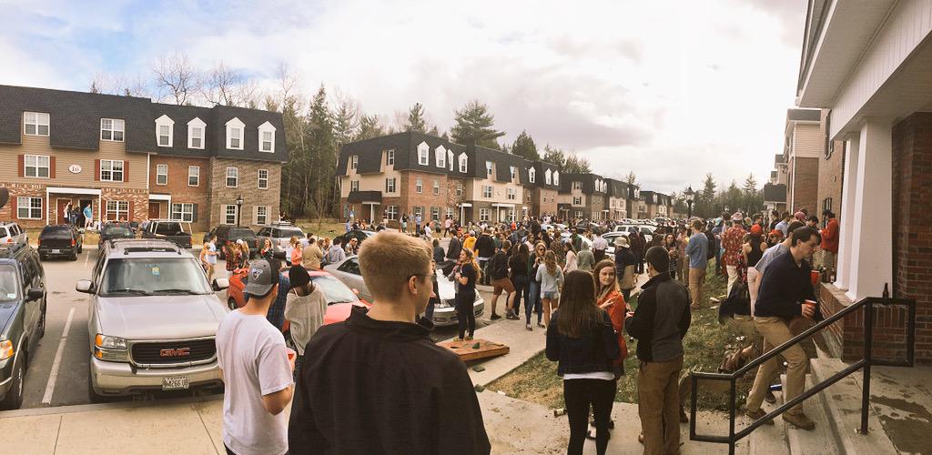 WilltheKnight94's tweet photo. Maine Day you never disappoint #12Block #ClassyVenue http://t.co/a0BNsGzQbZ