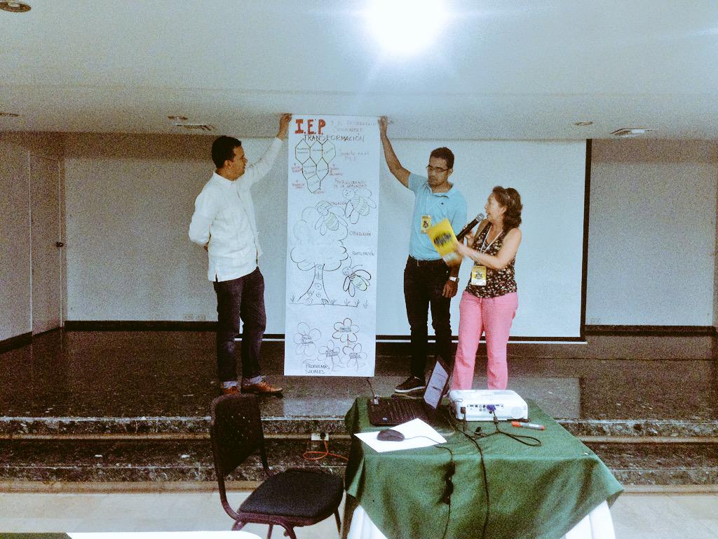 EnjambreNDS's tweet photo. Diseño de infografías en @EnjambreTIC con la @CUNencontacto y @HERIBERTORANGEL http://t.co/vfhVAfCklu