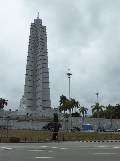 RadioRelojCuba's tweet photo. Últimos detalles para este #1Mayo en #Cuba @oneliocc @radionline http://t.co/OVLc6sR9Ju