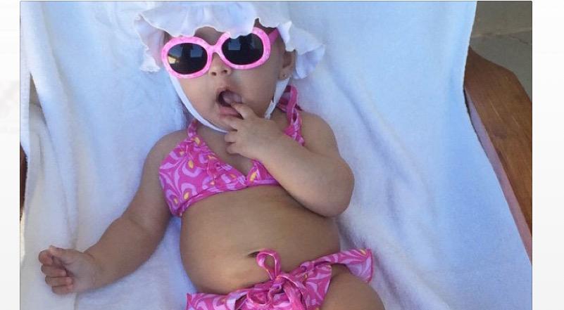 MGonzalezfans's tweet photo. ¡Feliz 1er día del Niño a la Niña más hermosa del universo! @marisolglzz Dios la bendiga infinitamente. 👧🏻🎀💝💘💓💟💞💕 http://t.co/lOMeXL3hZy