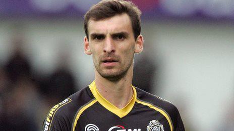 BBCSport : Read more about 24-year-old Belgian defender Gregory Mertens, who has died of h… x.com/makamatin/stat…)
