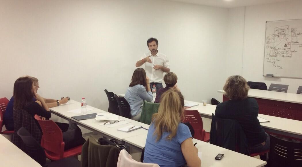 foxize's tweet photo. Tarde de viernes en @FoxizeTGN con @TITONET aprendiendo mecánicas promocionales! http://t.co/2G3DVkCCOy