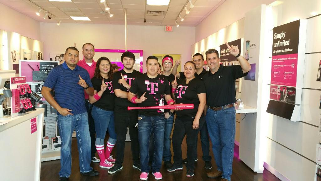 Dplunk58's tweet photo. Congrats to KCI's Pharr store for being South Central's top team in March, trending #1 again in April!  @JonFreier http://t.co/Q3YhCpkNEx