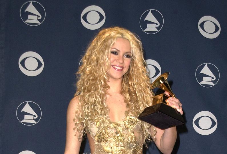 RecordingAcad's tweet photo. +@Shakira backstage after her win for Best Latin Pop Album ('Shakira - MTV Unplugged') at the 43rd #GRAMMYs in 2001 http://t.co/rM1ti0Ltex
