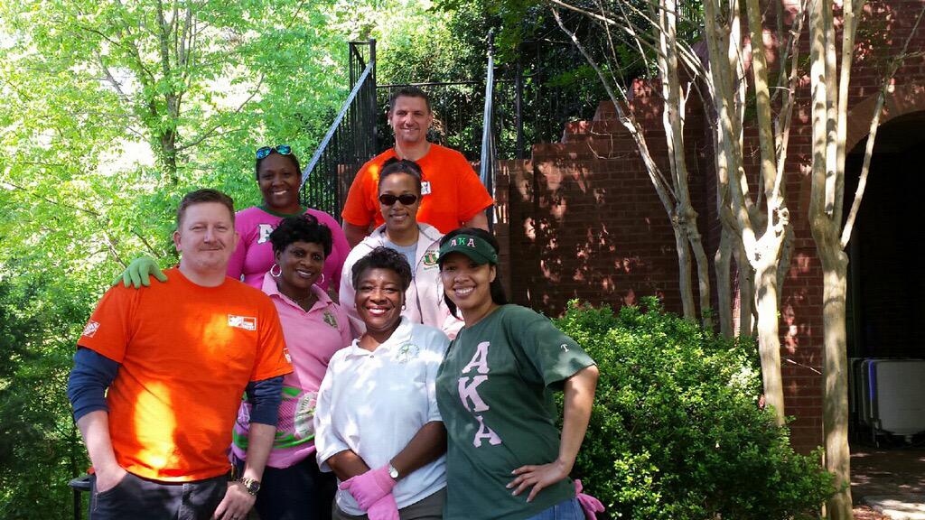 RhoZetaOmega's tweet photo. We've started the first of our #1908Playgrounds! Special thank you to @HomeDepot for providing supplies! #AKA1908 http://t.co/a6h6u2oVgy