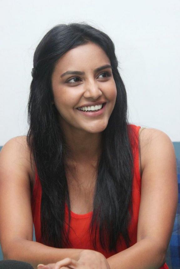 Iam_Prashaanth's tweet image. @PriyaAnand The Beauty and the truth behind your cute smile 😁😄😄☺ #DaburREDToothpaste