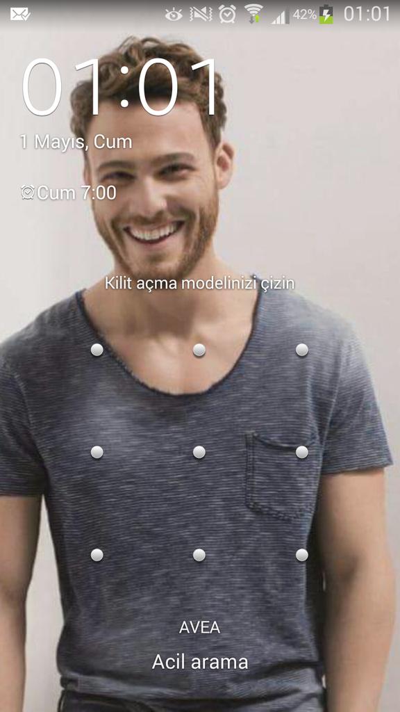 plncnrpln's tweet photo. 01.01 yine aklımın en ücra köşesindesin resmine bakınca içim huzur doluyor 😍😍 iyi geceler huzurum 💛💛 @KeremBursin http://t.co/4g9reSFrKi