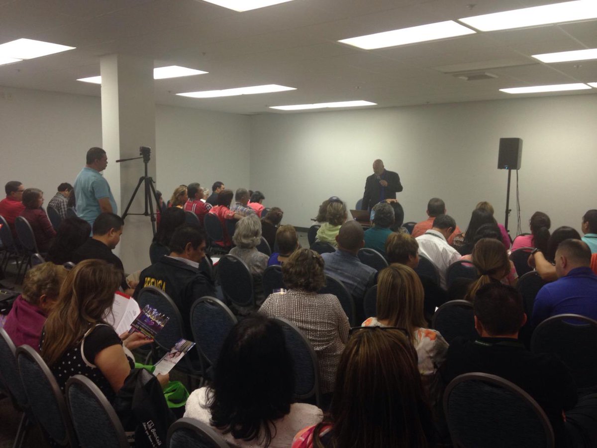 glorificados's tweet photo. Conferencia Taller para pastores 
#Expolit2015
#matrimoniossaludables http://t.co/MwQe2ZJXsJ