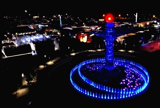 Altro che albero della Vita, questo è l'occhio di Sauron a #Milano.

#Expo2015 #TheOpening #nerdismi #lotr