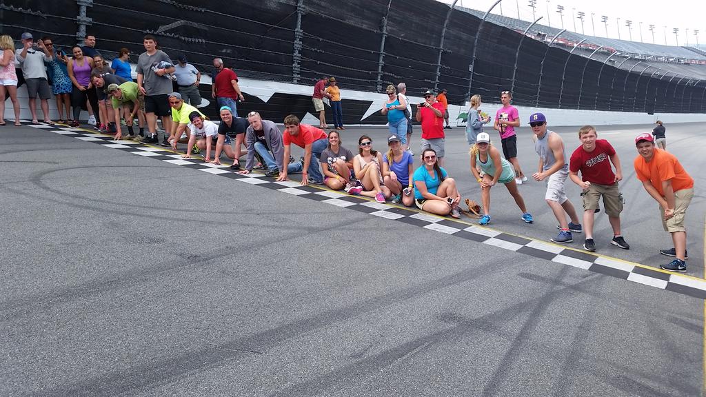 stoutlandtigERS's tweet photo. On you marks, get set, graduation!!🏁 http://t.co/Mi1KMTf349