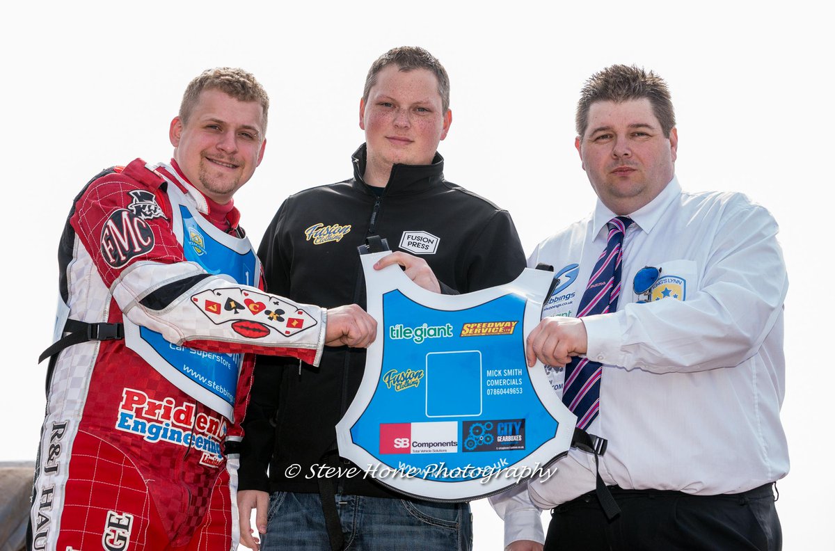 MarcGent_77's tweet image. Delighted to be able to help out the Young Stars this season with @Fusion_Custom team wear. Pic: @stevethewomble