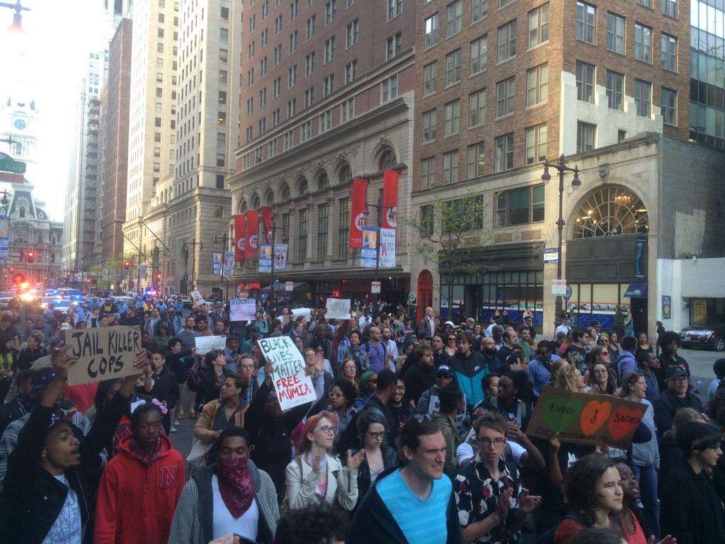 215studentunion's tweet photo. Thousands take to the street #PhillyisBaltimore #BlackLivesMatter http://t.co/jV7eG2VTgj