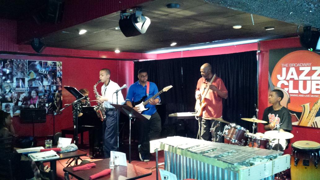 BroadwayJazzKC's tweet photo. @KCMO Kids &amp; Instructors from the Eddie Baker School of Music getting a chance to perform on #KCJazzday #livejazz http://t.co/buBYlyFVuv