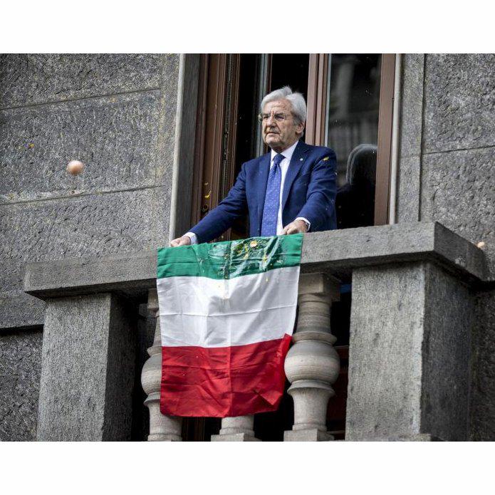 EcAilime's tweet photo. Notaio della Repubblica, tutore della legalità, cittadino.
Non si #rottamalatutela http://t.co/5nNKDtdyox