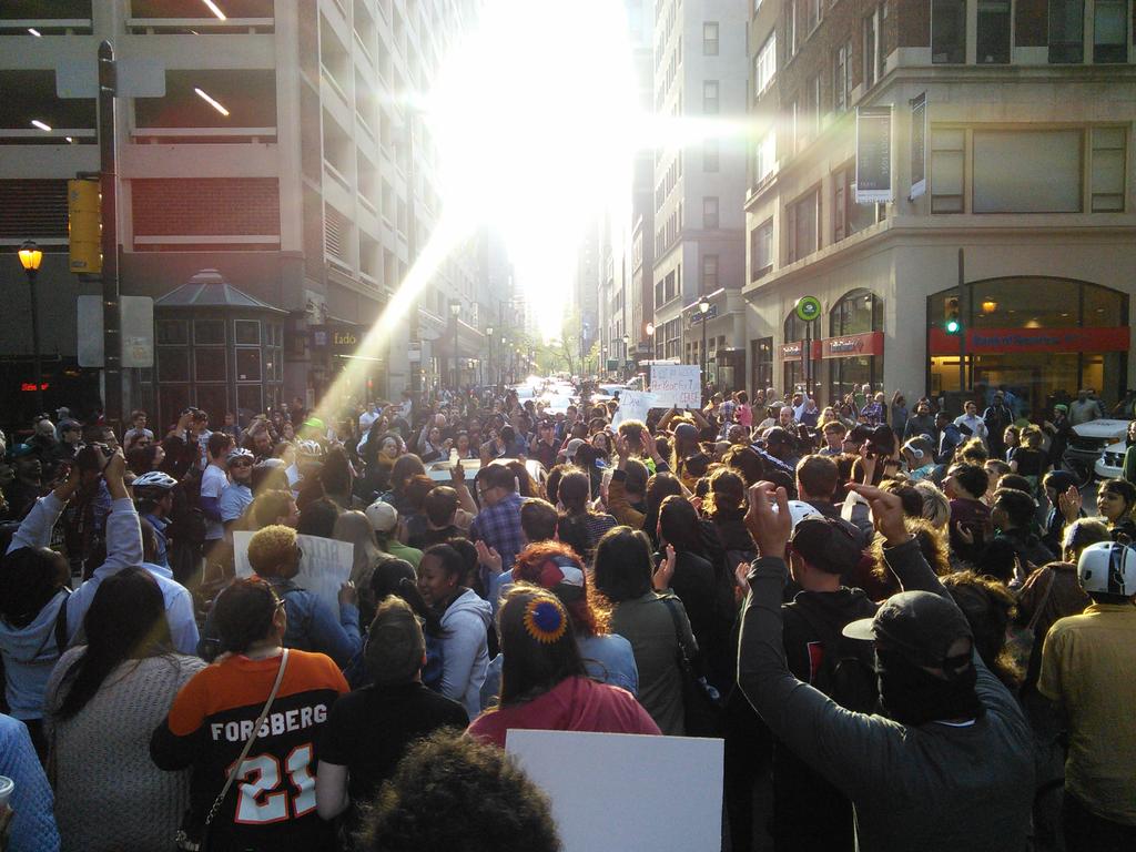 Amazing, #phillyisbaltimore among the traffic on Locust, shutting it down