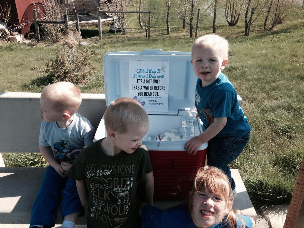 O2laurascheele's tweet photo. @OrigamiOwl we left some water bottles on our local Nature Trail #PIFDayUSA #TagYourGive http://t.co/chXJ5WehM7