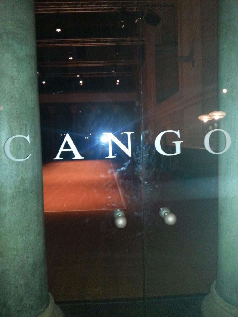 FranzGennuso's tweet photo. "Mar Rosso" di Virgilio Sieni @pieghedelcorpo @sienidanza  @NotteBiancaFi #NotteBiancaFirenze  #nellepieghedelcorpo http://t.co/mQYlV6oJsL