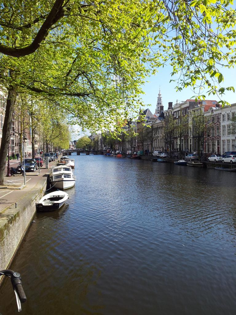 mcdfrago's tweet photo. #Amsterdam est toujours aussi belle et sereine sous le soleil http://t.co/3YhKprdPSe