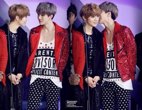 BANANASH94's tweet photo. ชอบกินหู แฝดชอบกินหู 🙈🙈 #AlwayswithHUNHAN #คิดถึงฮุนฮาน http://t.co/4vhM1emIRA