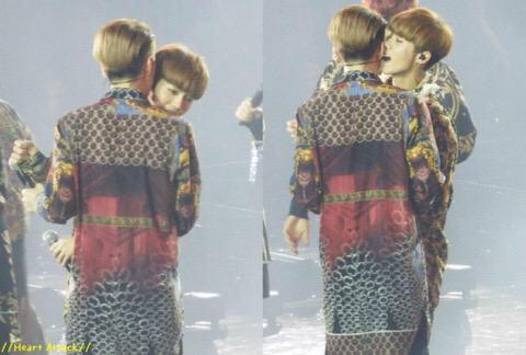 BANANASH94's tweet photo. ชอบกินหู แฝดชอบกินหู 🙈🙈 #AlwayswithHUNHAN #คิดถึงฮุนฮาน http://t.co/4vhM1emIRA