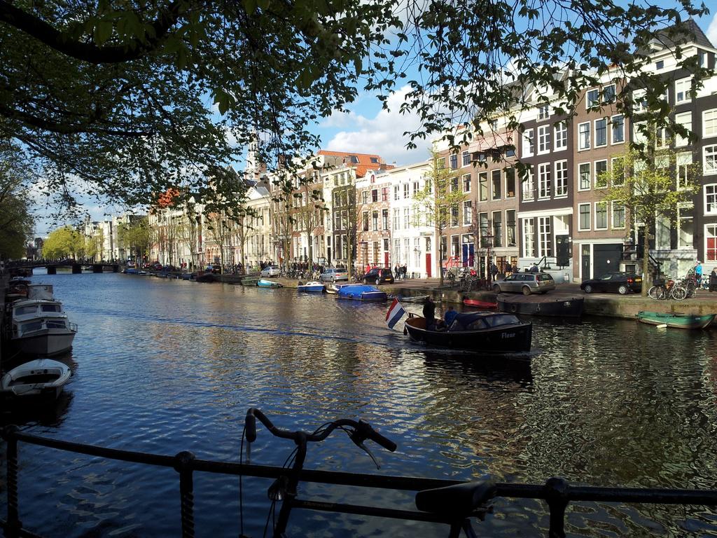 mcdfrago's tweet photo. #Amsterdam est toujours aussi belle et sereine sous le soleil http://t.co/3YhKprdPSe