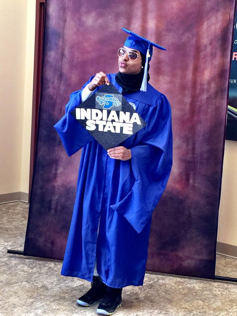 Bilqis_AbdulQ's tweet photo. I'm official enough to stunt at this point, so that I did 😎. #Alhamdulillah #Masters #OnlyWayFromHereIsUp http://t.co/1bDTT9NGJB