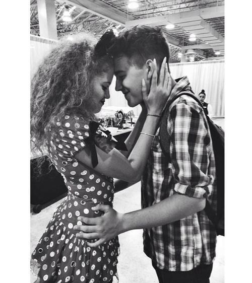 thxndrew's tweet photo. Avoue, tu ship Jox 😏💖 #AskPandaMoqueur http://t.co/YgyNWDHaFc