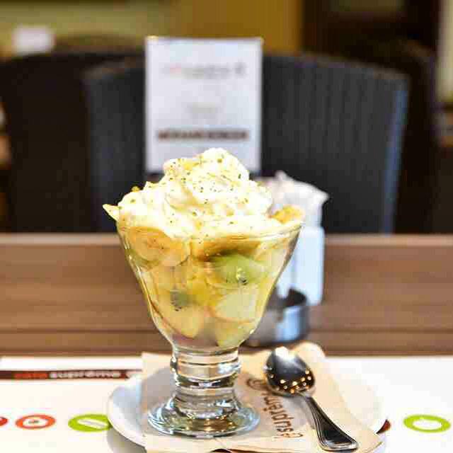 CafeSupremeEg's tweet photo. Fruit parfait more like fruit por favor. http://t.co/I149En9CQ3