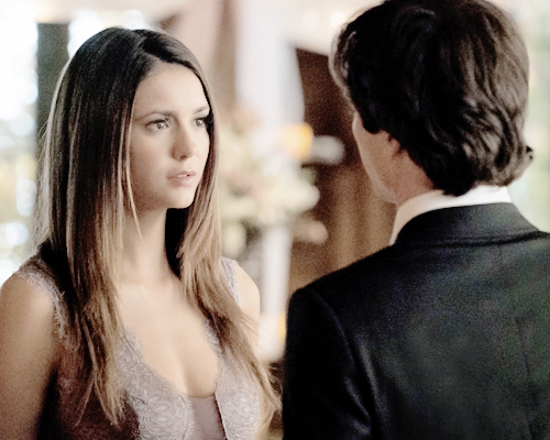 KhaleesiChaos's tweet photo. "I remember that was the first time that I felt it.... how sexy he was" #Delena #ImUnstable http://t.co/e6ek88dgz3