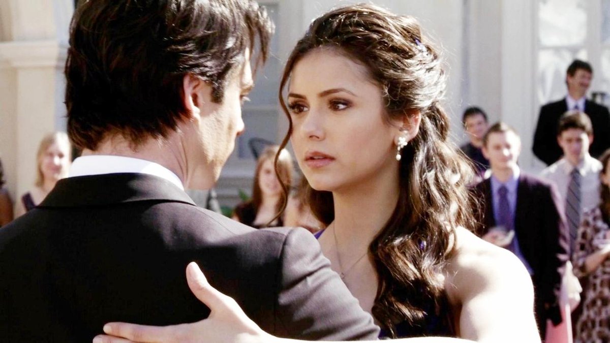 KhaleesiChaos's tweet photo. "I remember that was the first time that I felt it.... how sexy he was" #Delena #ImUnstable http://t.co/e6ek88dgz3