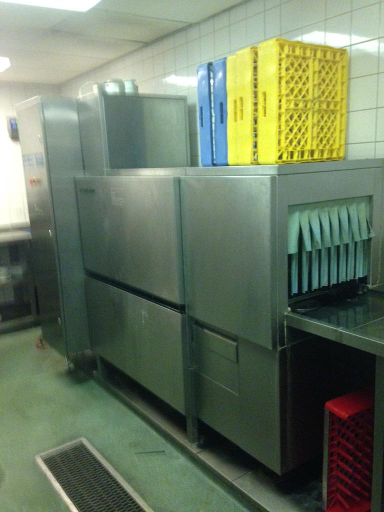 RestChiparus's tweet photo. Laatste avond na trouwe dienst! Morgen komt de nieuwe!!!!! http://t.co/ULg7Ho29qh
