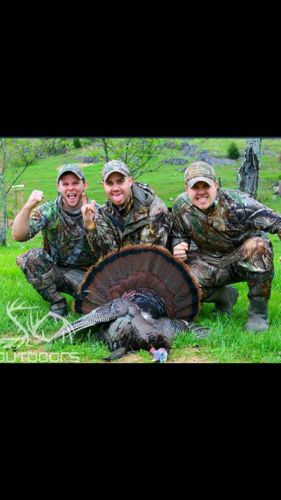 Pro Staffer Evan Adams laid this big ol Virginia gobbler down! #turkeyhunting #longbeard #SkullRidge