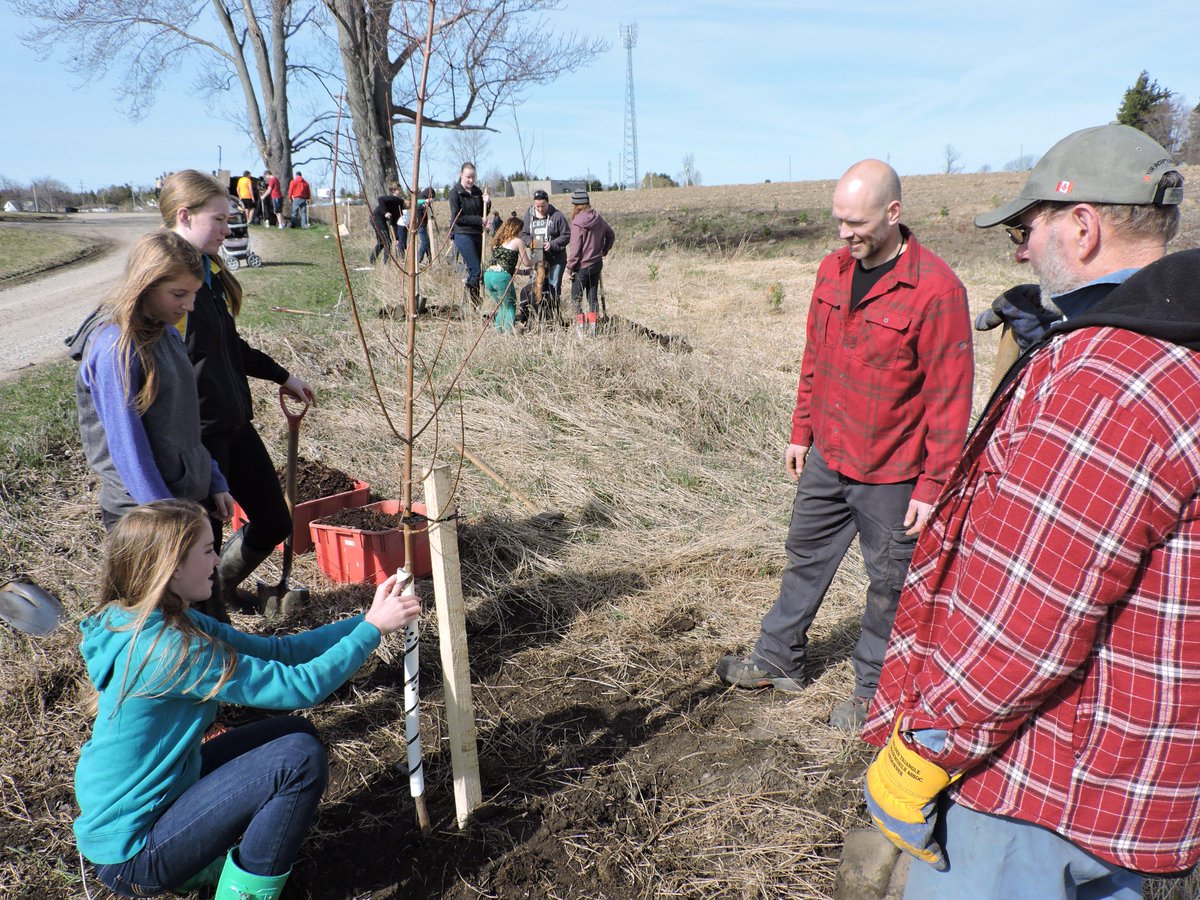 CraigMerkley's tweet photo. Great day to plant trees!  Upper Avon River Cons Club - 22 yrs of neighbours helping neighbours - over 10,000 trees! http://t.co/HpMkGlbVX9