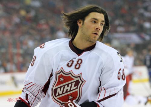 Sinkzr's tweet photo. This beauty.  #BauerFlow #HairstyleAppreciationDay #Letang http://t.co/6lGl1nSgtK