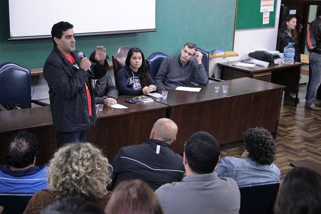 sinditestpr's tweet photo. Ruy Braga diz que terceirização é só a ponta do iceberg contra os trabalhadores

http://t.co/V1WA1U8fON http://t.co/zS0wPPig1A