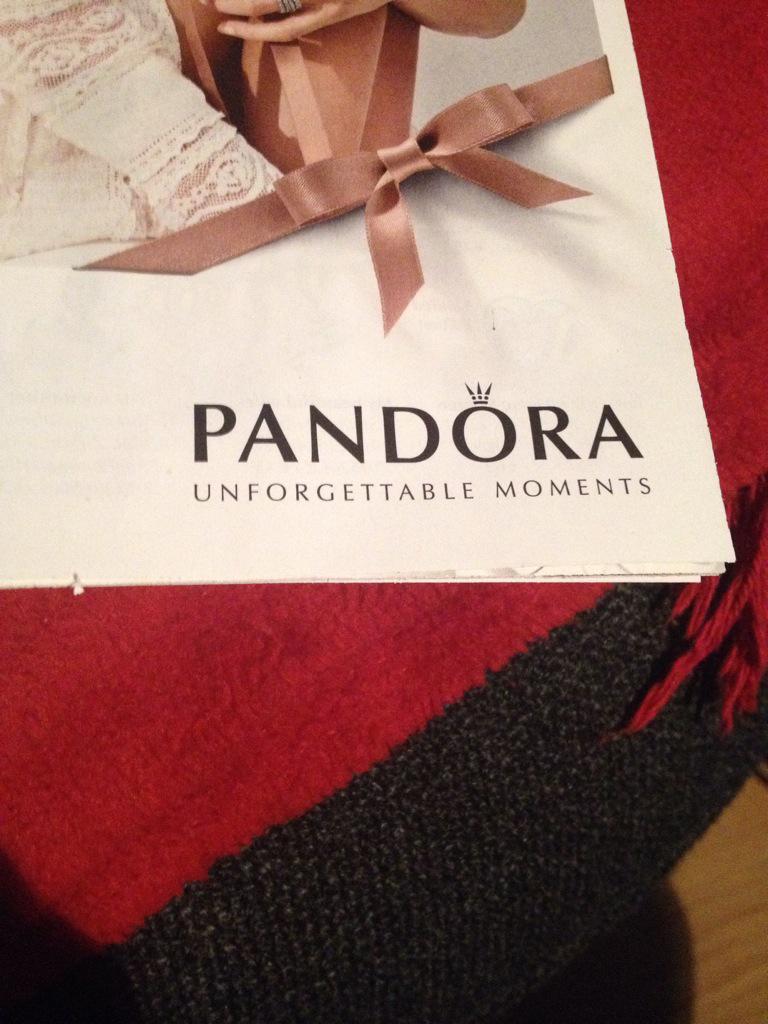 Austrian1DTeam's tweet photo. #ThatMomentWhen even @PANDORA_UK is LARRY AF #AIMHTweet http://t.co/eLn66VZMOK