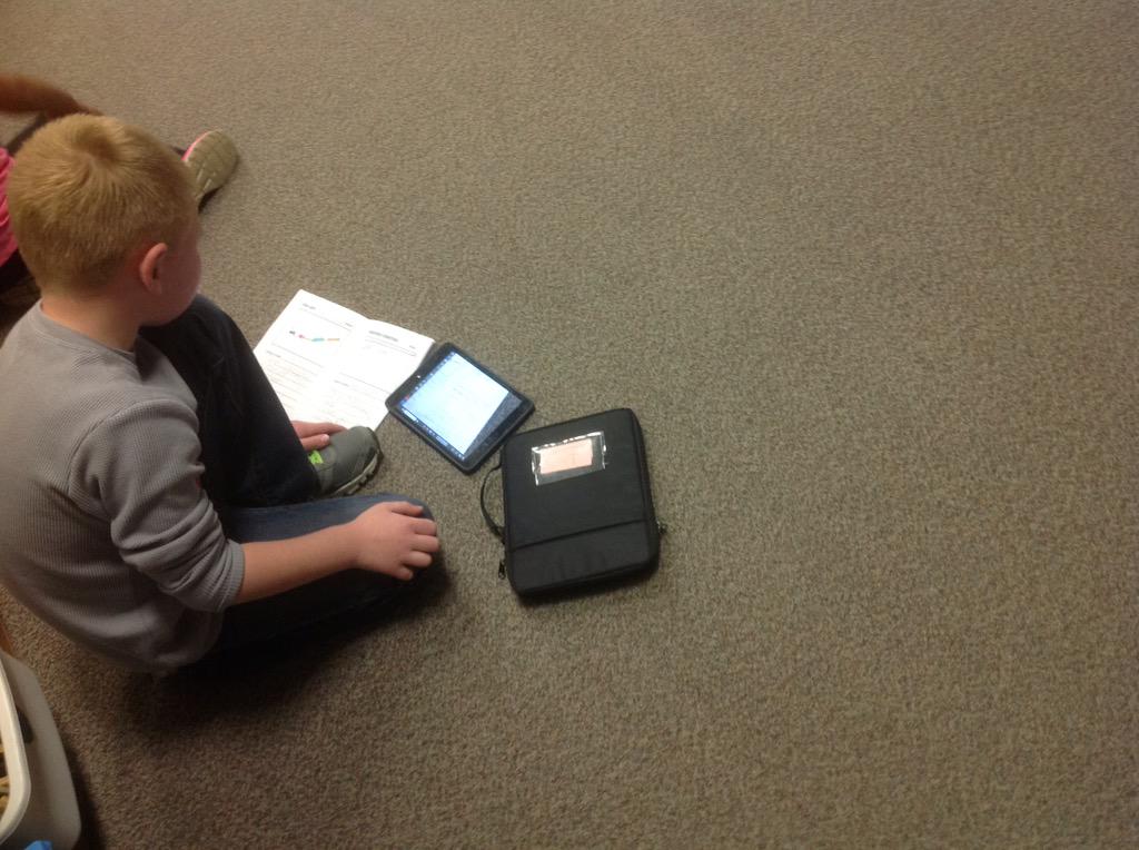 MrWhite2ndgrade's tweet photo. Ss preparing video weather reports from their observations outside as we learn about weather. #dg58learns http://t.co/dcgxUfIcod
